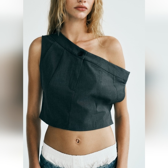 🆕️ Zara Asymmetric Button Top - Picture 1 of 5